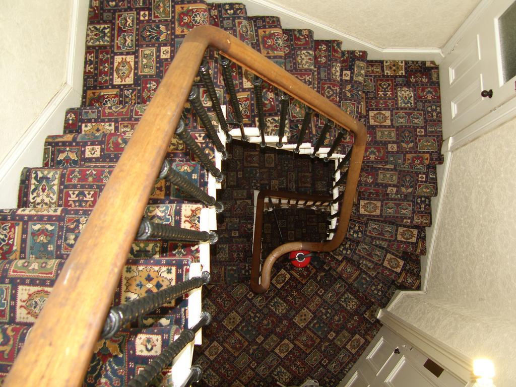 אדינבורו Regis Guest House מראה חיצוני תמונה