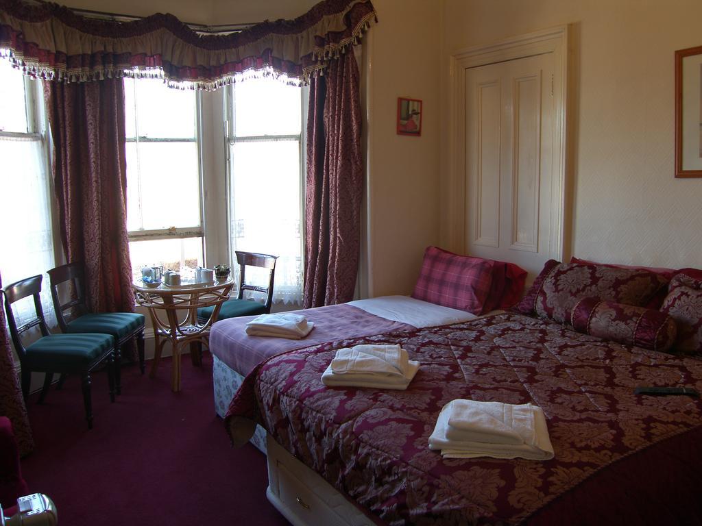 אדינבורו Regis Guest House חדר תמונה