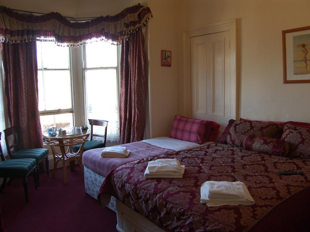 אדינבורו Regis Guest House חדר תמונה