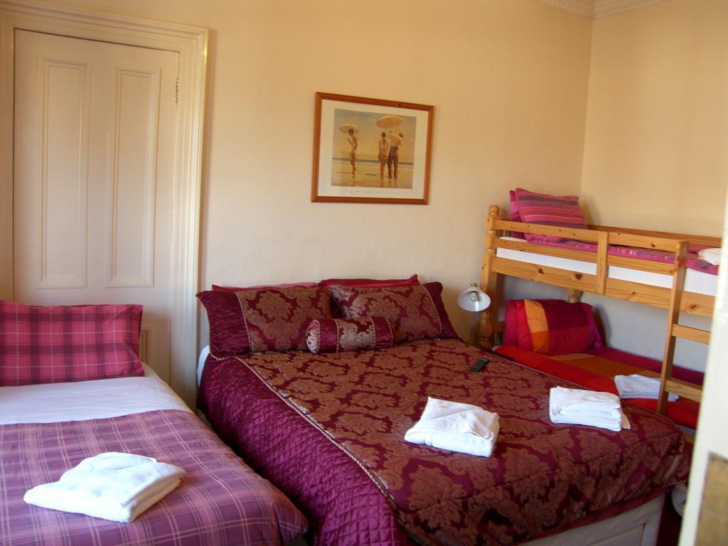 אדינבורו Regis Guest House חדר תמונה