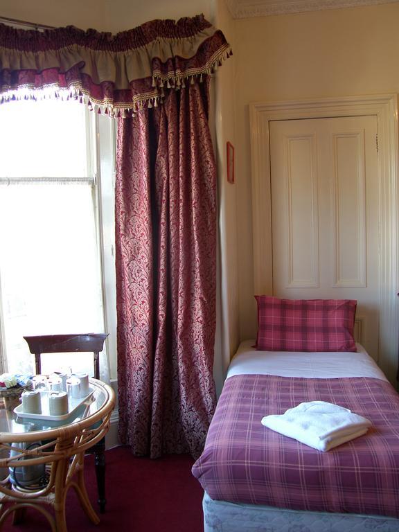 אדינבורו Regis Guest House חדר תמונה
