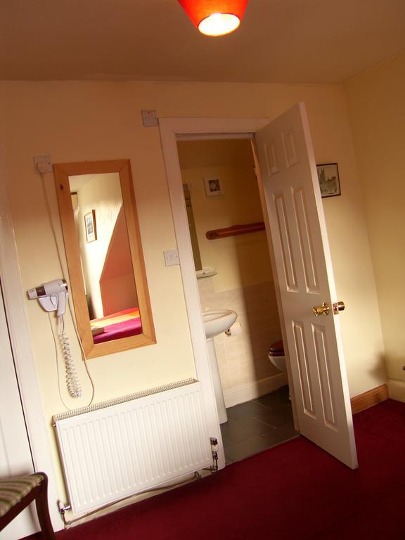 אדינבורו Regis Guest House מראה חיצוני תמונה
