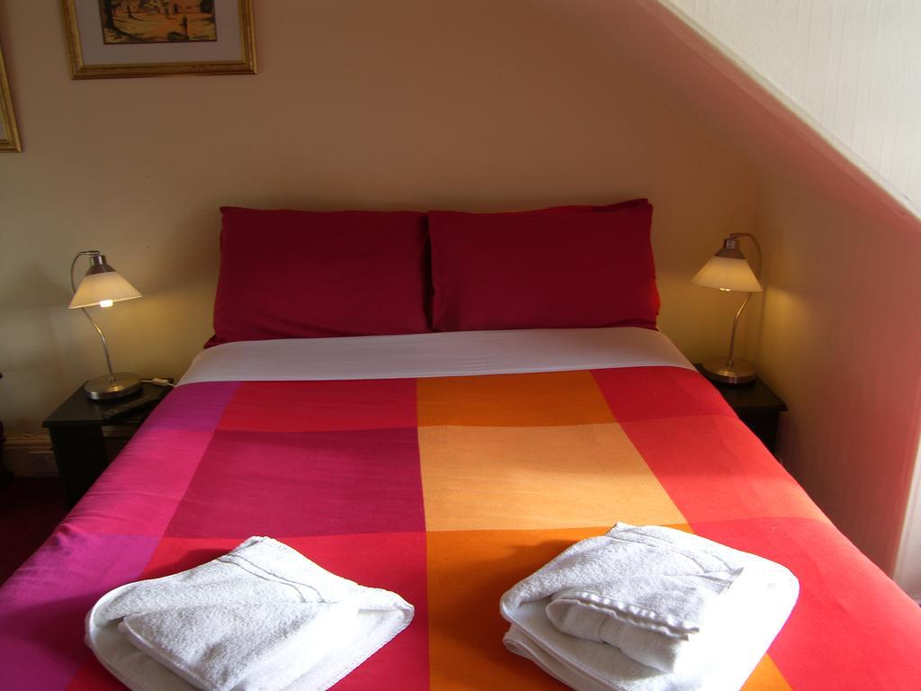 אדינבורו Regis Guest House חדר תמונה