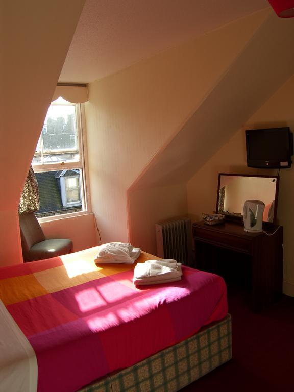 אדינבורו Regis Guest House חדר תמונה
