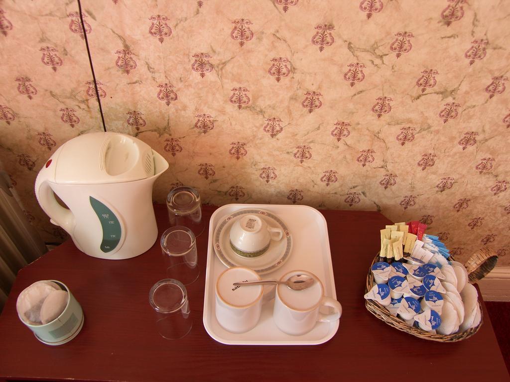 אדינבורו Regis Guest House חדר תמונה