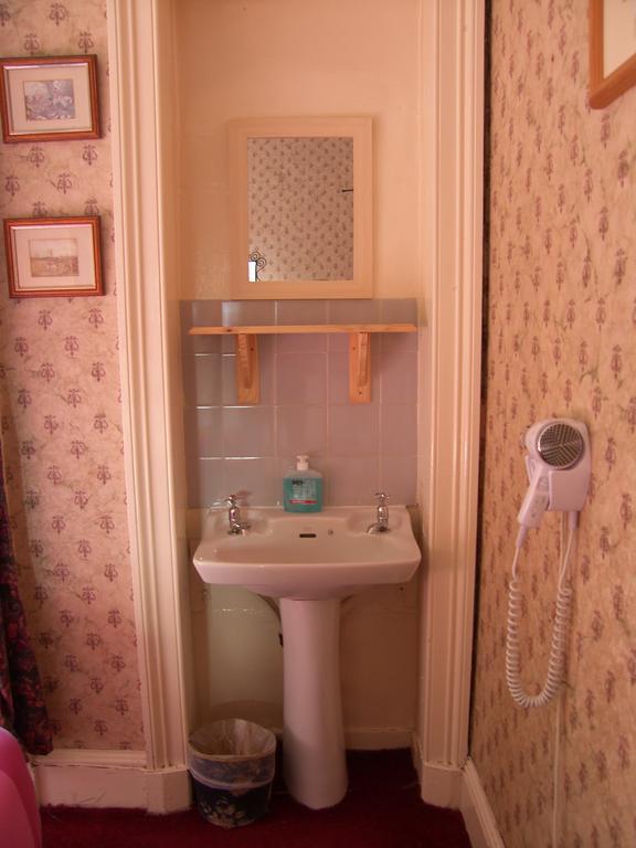 אדינבורו Regis Guest House חדר תמונה