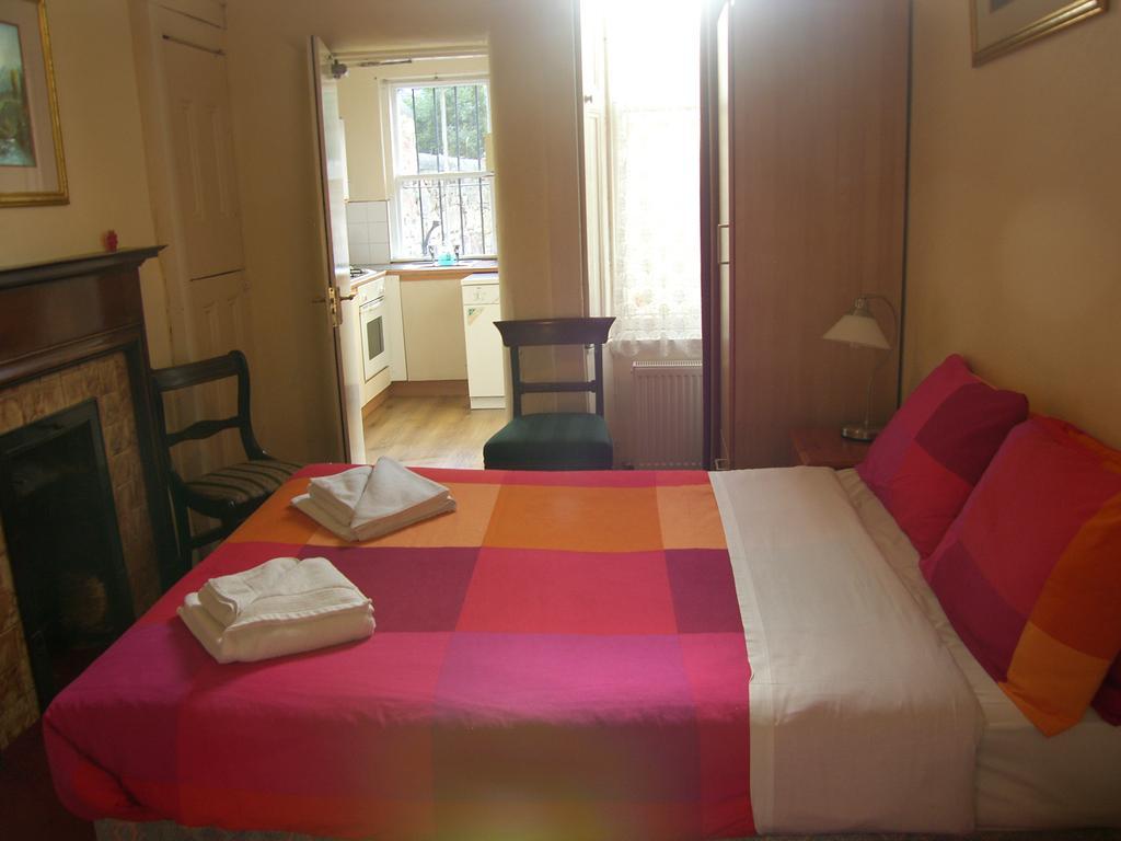 אדינבורו Regis Guest House חדר תמונה