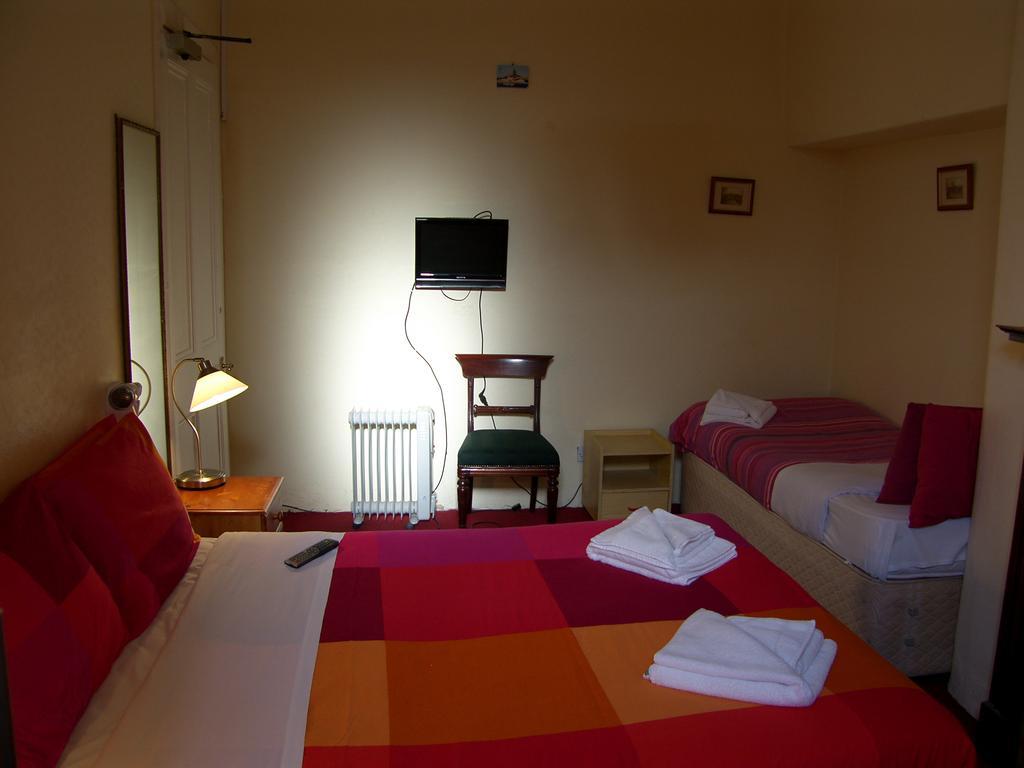 אדינבורו Regis Guest House חדר תמונה