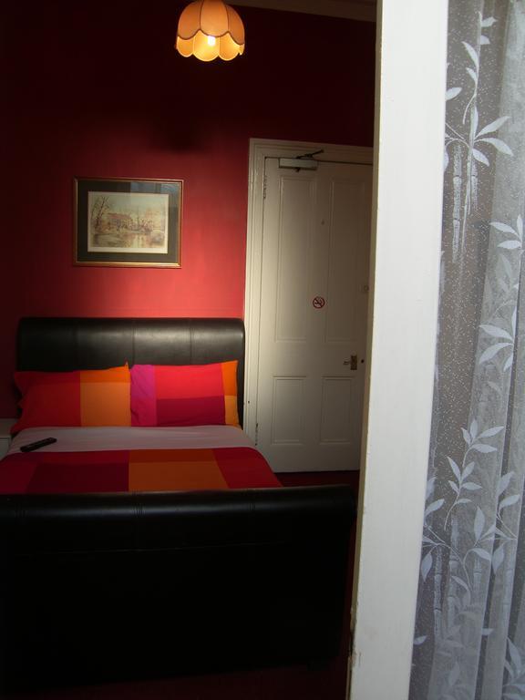 אדינבורו Regis Guest House חדר תמונה