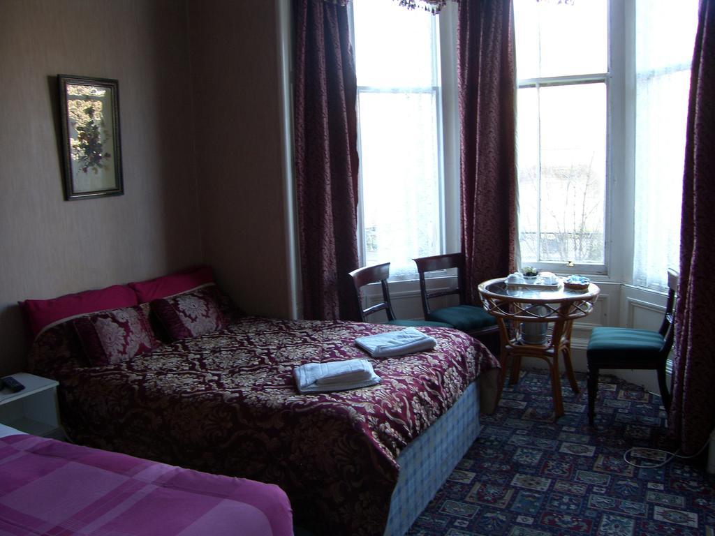 אדינבורו Regis Guest House מראה חיצוני תמונה